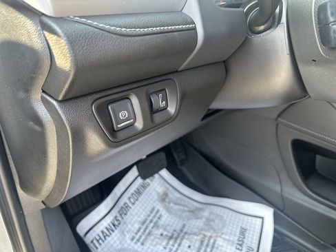 Used 2023 GMC Acadia SLE w/ Driver Convenience Package image 33