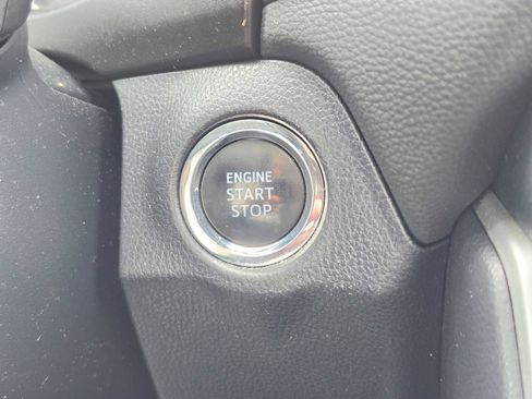 Used 2019 Toyota RAV4 XLE FWD image 35