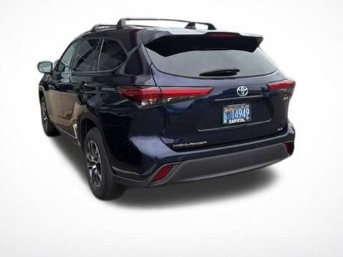 Used 2020 Toyota Highlander XLE AWD/4WD image 5