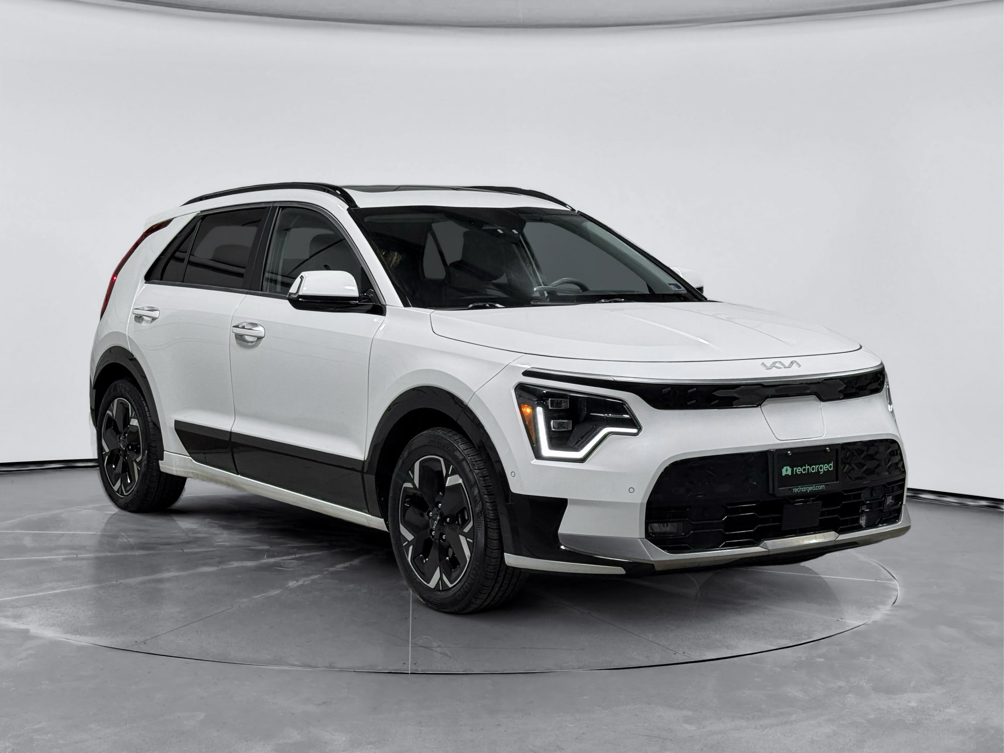 Used 2023 Kia Niro Wave w/ Wave Preserve Package FWD image 4
