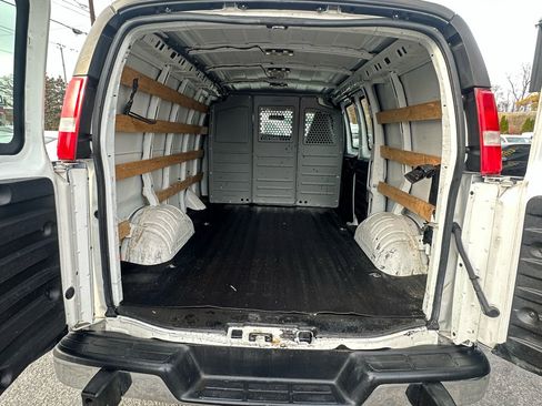 Used 2018 Chevrolet Express 2500 w/ Driver Convenience Package image 21