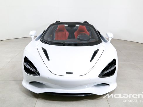 Used 2026 McLaren 750S Spider RWD image 5