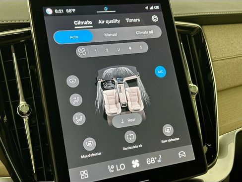 New 2025 Volvo XC90 T8 Plus w/ Protection Package Premier image 16