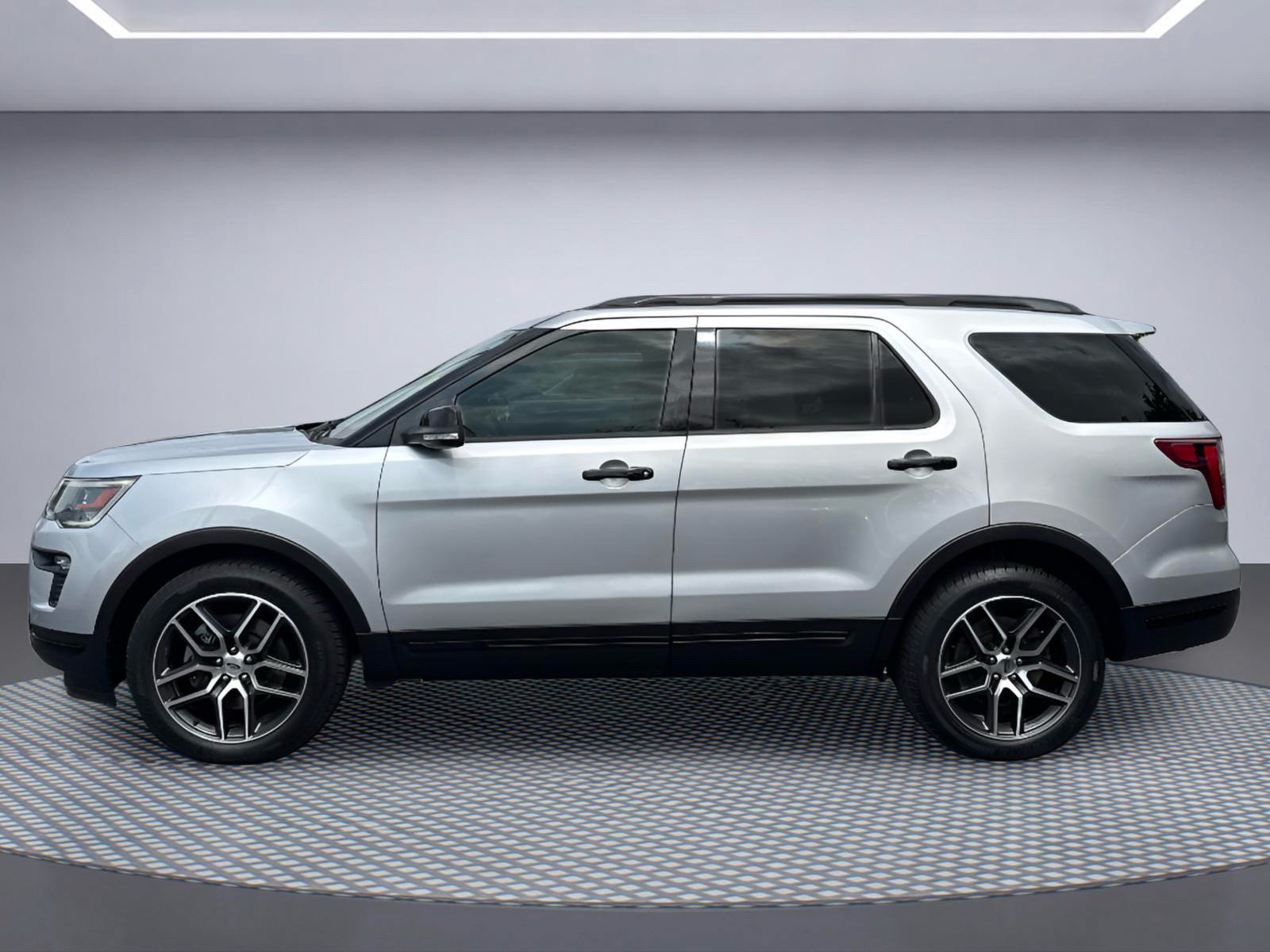 Used 2019 Ford Explorer Sport AWD/4WD image 3