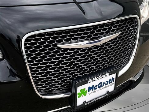Used 2017 Chrysler 300 C AWD/4WD image 31