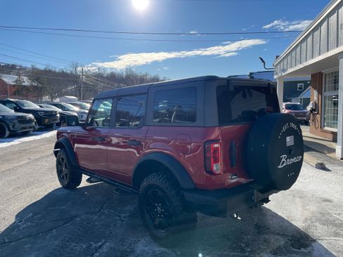 Used 2024 Ford Bronco Black Diamond image 6