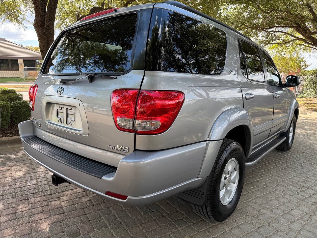 Used 2005 Toyota Sequoia SR5 w/ Towing Pkg RWD image 4