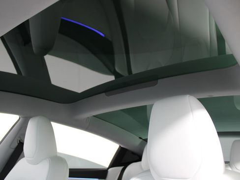 Used 2025 Tesla Model 3 Long Range image 9