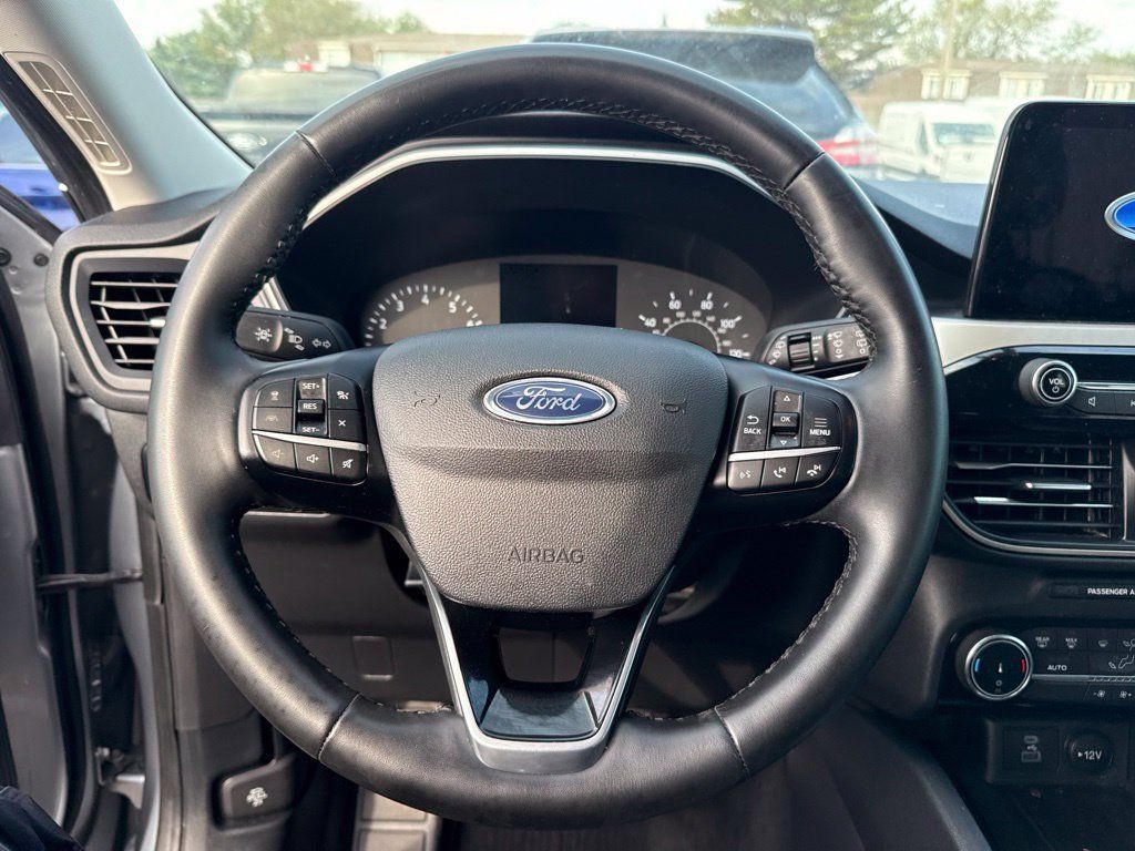 Used 2022 Ford Escape SE w/ Convenience Package FWD image 3
