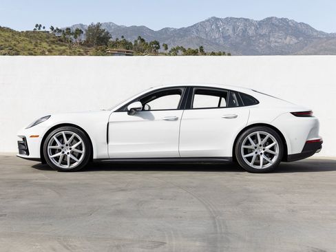 New 2025 Porsche Panamera image 2