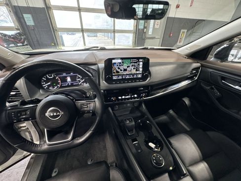 Used 2023 Nissan Rogue SL w/ SL Premium Package image 2