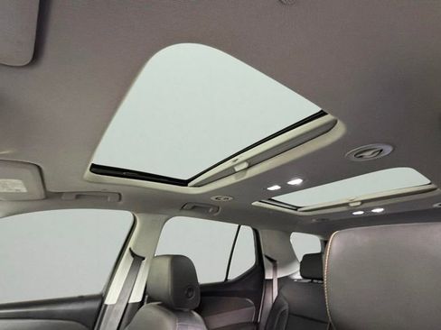 Used 2020 Chevrolet Traverse Premier FWD image 25