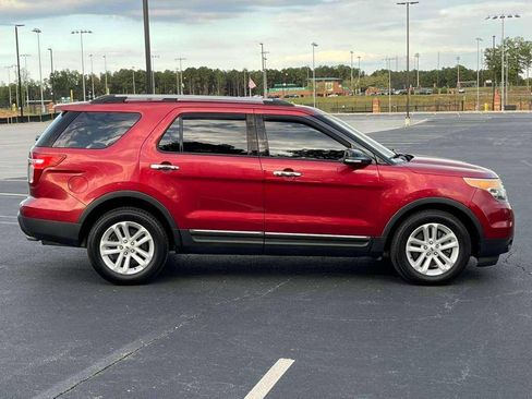 Used 2013 Ford Explorer XLT image 4