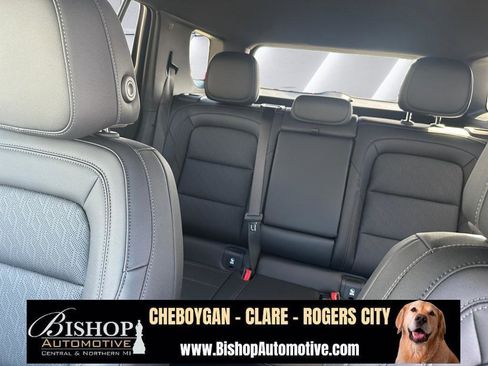 Used 2025 Chevrolet Equinox LT w/ Convenience Package II image 24