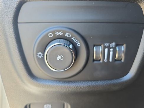 Used 2024 Jeep Grand Cherokee Limited w/ Black Appearance Package image 25