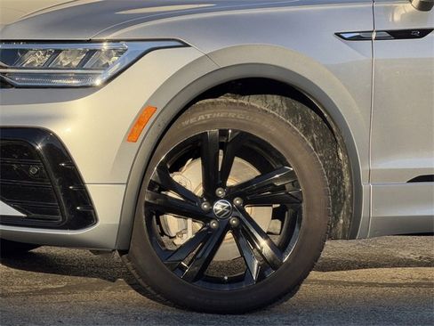 Used 2023 Volkswagen Tiguan SE R-Line image 8