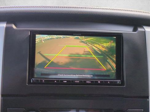 Used 2018 Nissan Titan SL AWD/4WD image 13