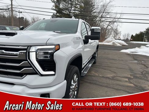 Used 2024 Chevrolet Silverado 2500 High Country w/ Technology Package image 9