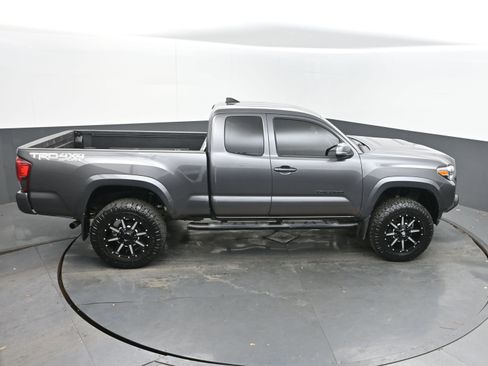 Used 2019 Toyota Tacoma TRD Sport w/ Technology Package image 33