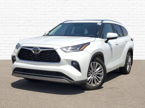 Used 2022 Toyota Highlander Platinum AWD/4WD image 1