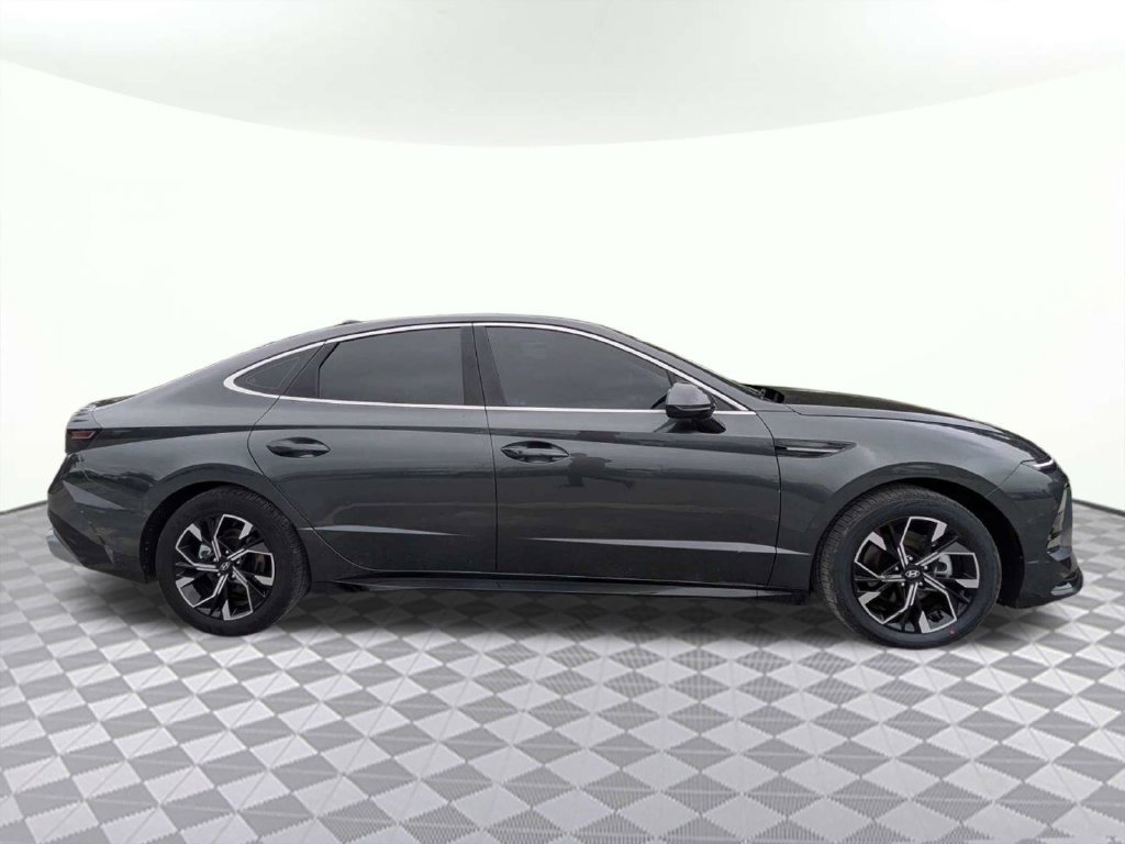 Used 2025 Hyundai Sonata SEL FWD image 2