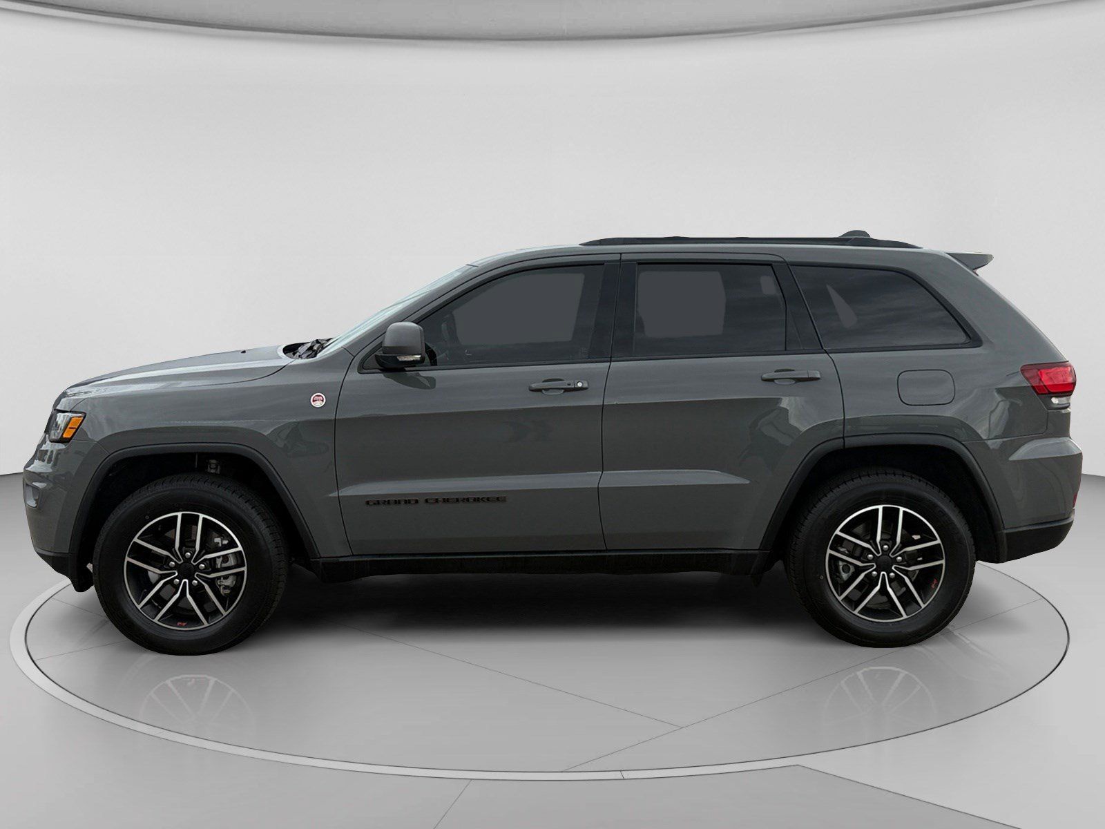 Used 2021 Jeep Grand Cherokee Trailhawk AWD/4WD image 2