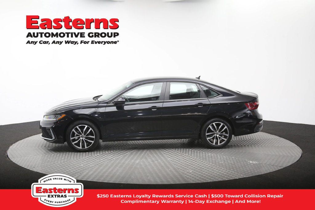 Used 2025 Volkswagen Jetta SE FWD image 60