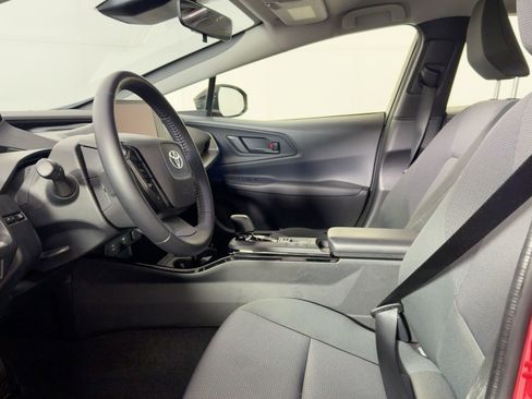 Used 2025 Toyota Prius LE image 5