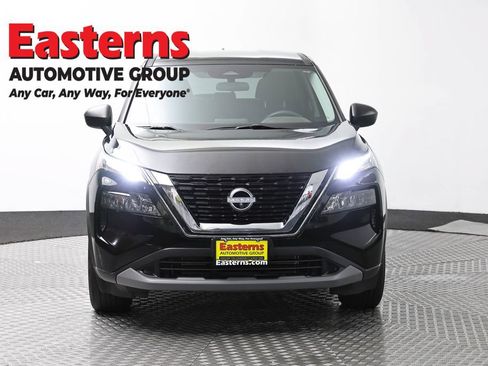 Used 2023 Nissan Rogue S AWD/4WD image 2