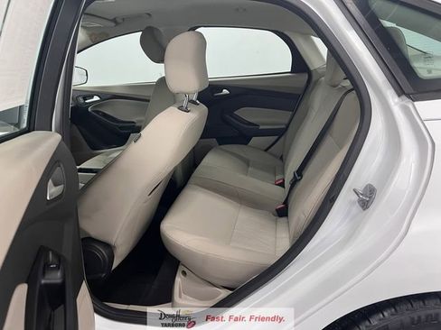 Used 2015 Ford Focus SE FWD image 27