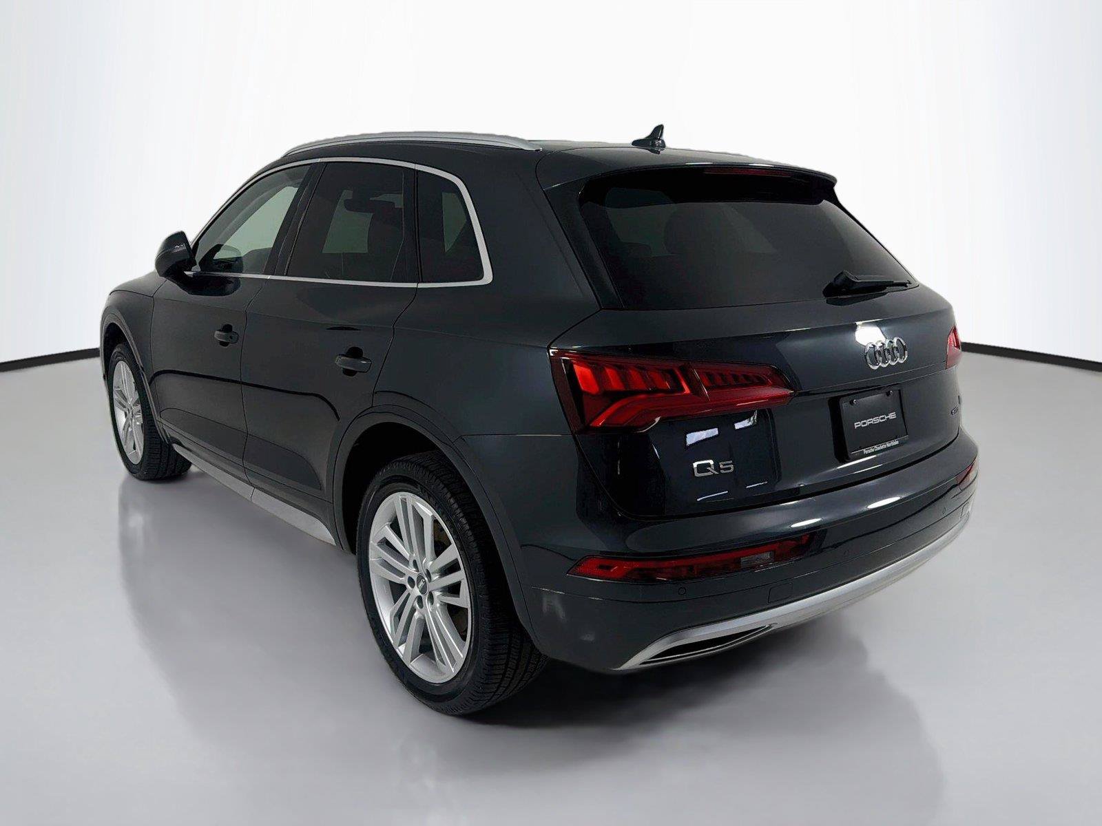 Used 2020 Audi Q5 2.0T Premium Plus w/ Premium Plus Package AWD/4WD image 3
