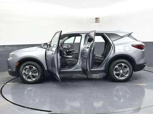 Used 2025 Chevrolet Blazer LT FWD image 49