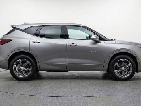 Used 2025 Chevrolet Blazer LT image 11