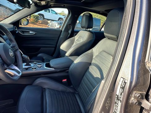 Used 2022 Alfa Romeo Giulia Veloce image 17