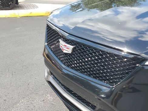 Certified 2024 Cadillac XT4 Sport FWD image 9
