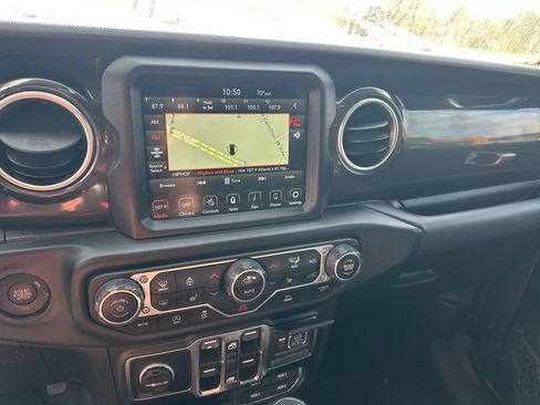 Used 2022 Jeep Wrangler Unlimited Sahara AWD/4WD image 28