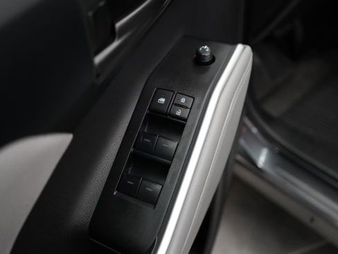 Used 2025 Toyota Highlander LE AWD/4WD image 11