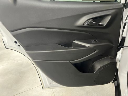 Used 2025 Chevrolet Trax LT w/ LT Convenience Package FWD image 15