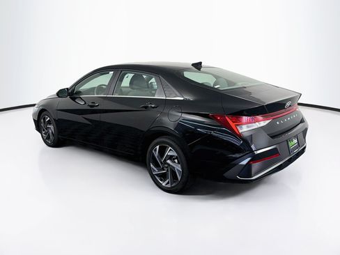 Used 2025 Hyundai Elantra SEL FWD image 5