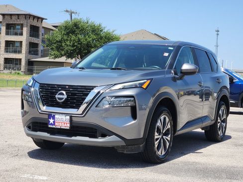 Used 2023 Nissan Rogue SV FWD image 2