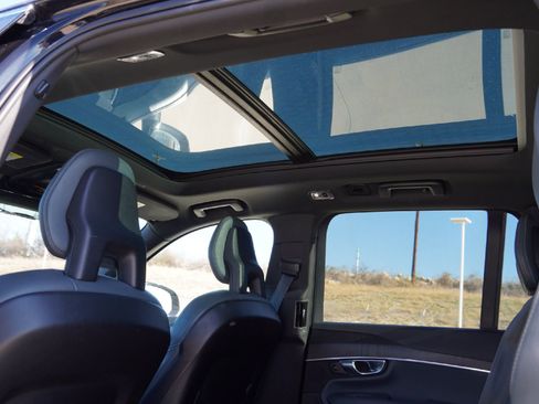 Used 2020 Volvo XC90 T6 Momentum w/ Advanced Package image 28