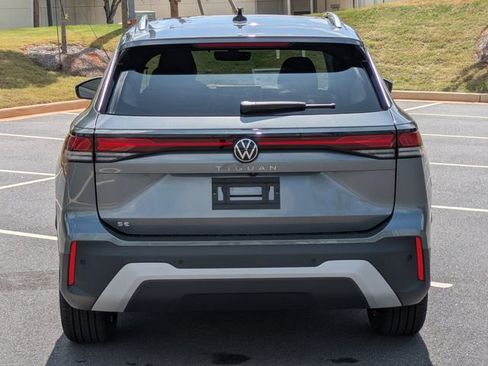 New 2026 Volkswagen Tiguan SE FWD image 5
