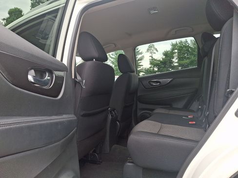 Used 2018 Nissan Rogue SV AWD/4WD image 10
