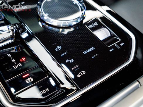 Used 2023 BMW i7 xDrive60 image 92