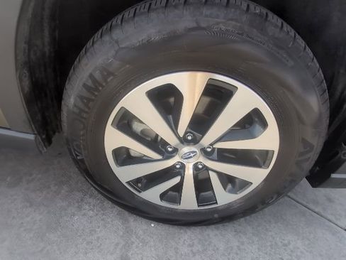 Used 2025 Subaru Outback Premium image 33