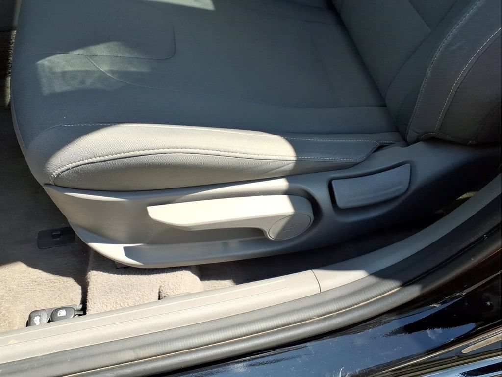 Used 2025 Hyundai Elantra SEL FWD image 17