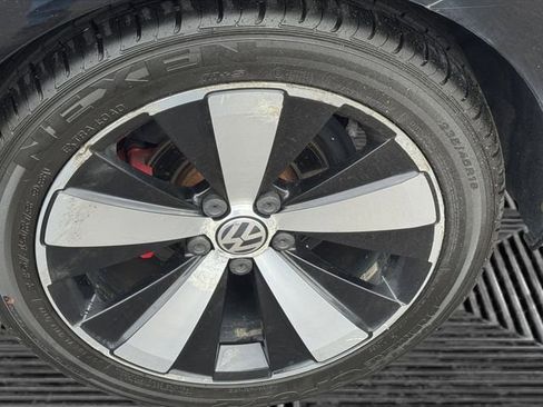 Used 2015 Volkswagen Beetle R-Line FWD image 9