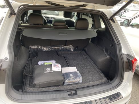 Used 2024 Volkswagen Tiguan SE R-Line image 27