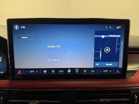 Used 2025 Lincoln Corsair Reserve w/ Equipment Group 202A image 11