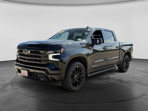 Used 2025 Chevrolet Silverado 1500 High Country w/ Midnight Edition AWD/4WD image 4